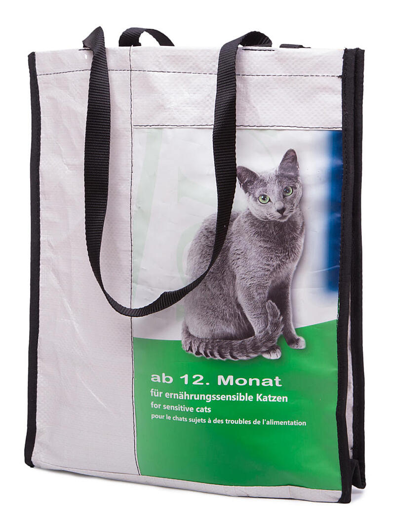 Použití produktu Recy taška kočkopes – malá (30 × 35 × 10 cm)